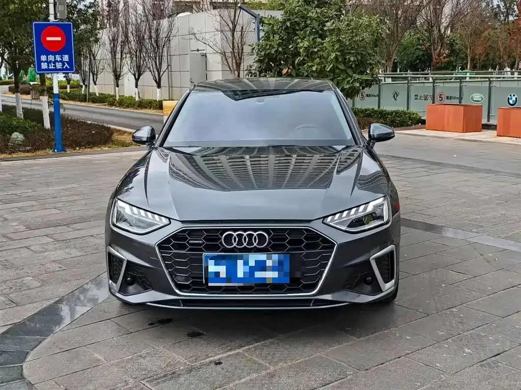 Audi A4L 2021 из CN, фото 9