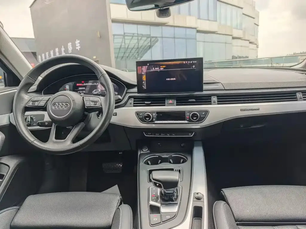 Audi A4L 2021 из CN, фото 10