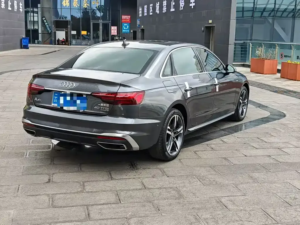 Audi A4L 2021 из CN, фото 5
