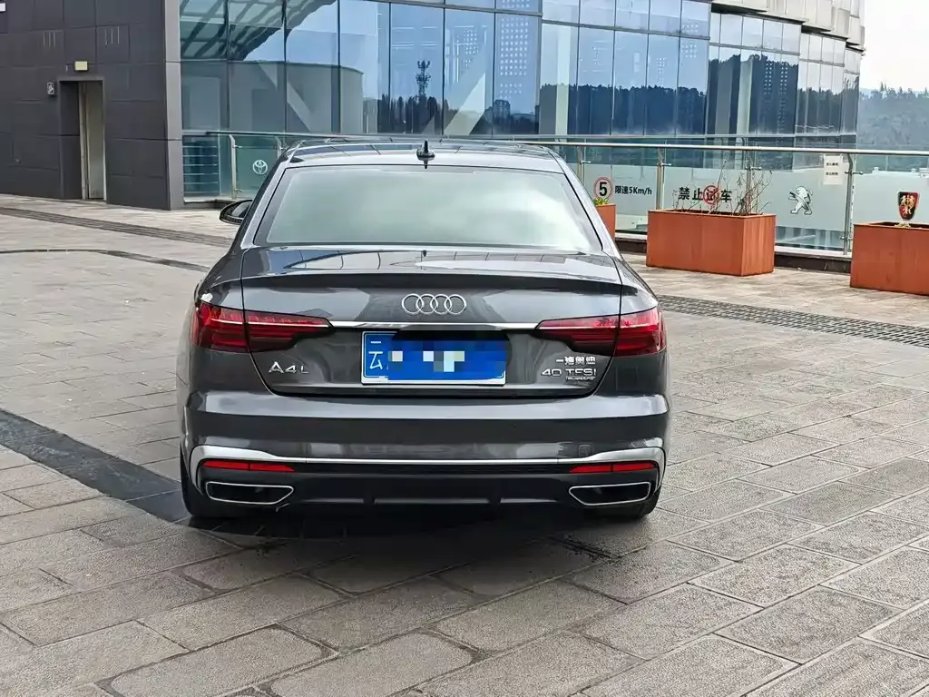 Audi A4L 2021 из CN, фото 4