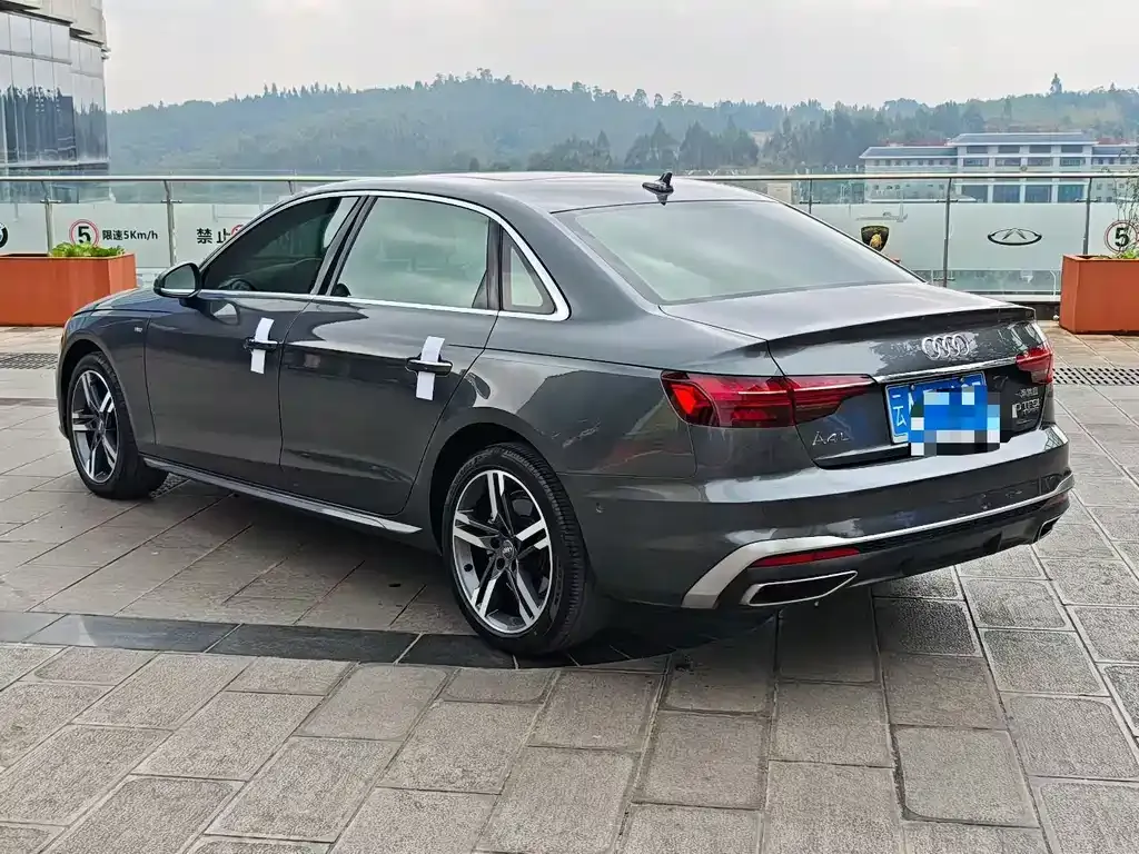 Audi A4L 2021 из CN, фото 7