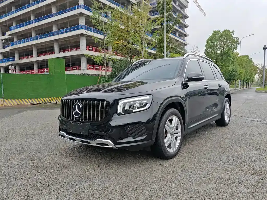 Mercedes-Benz GLB — фото 1