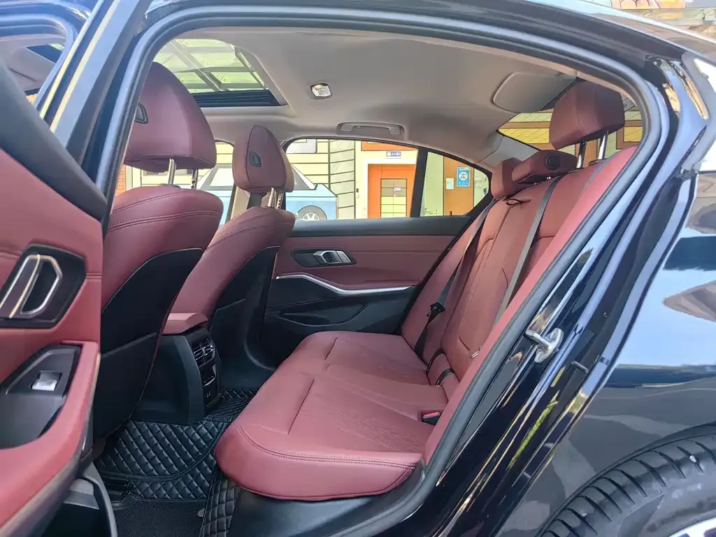 BMW 3 Series 2022 из CN, фото 9