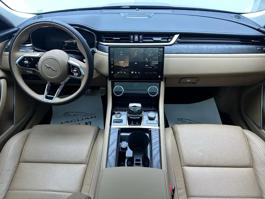 Jaguar XFL — фото 10