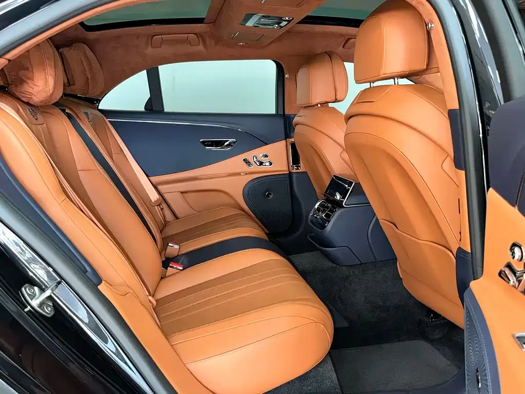 Bentley Flying Spur — фото 3