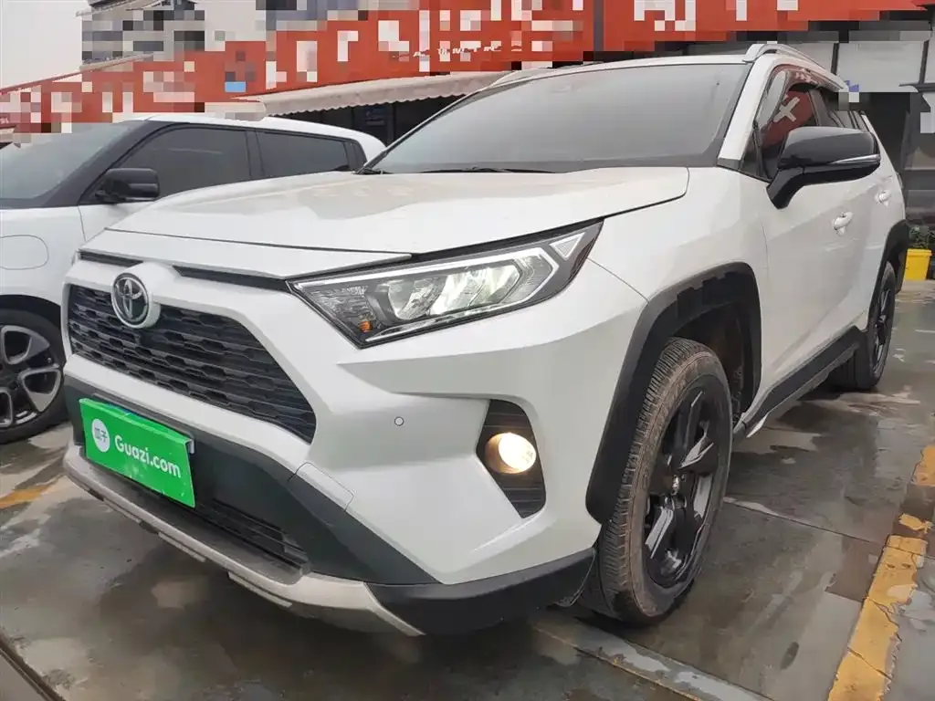 Toyota RAV4 2023 из CN, фото 1