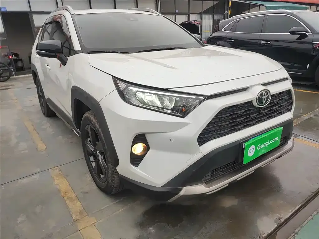 Toyota RAV4 2023 из CN, фото 5