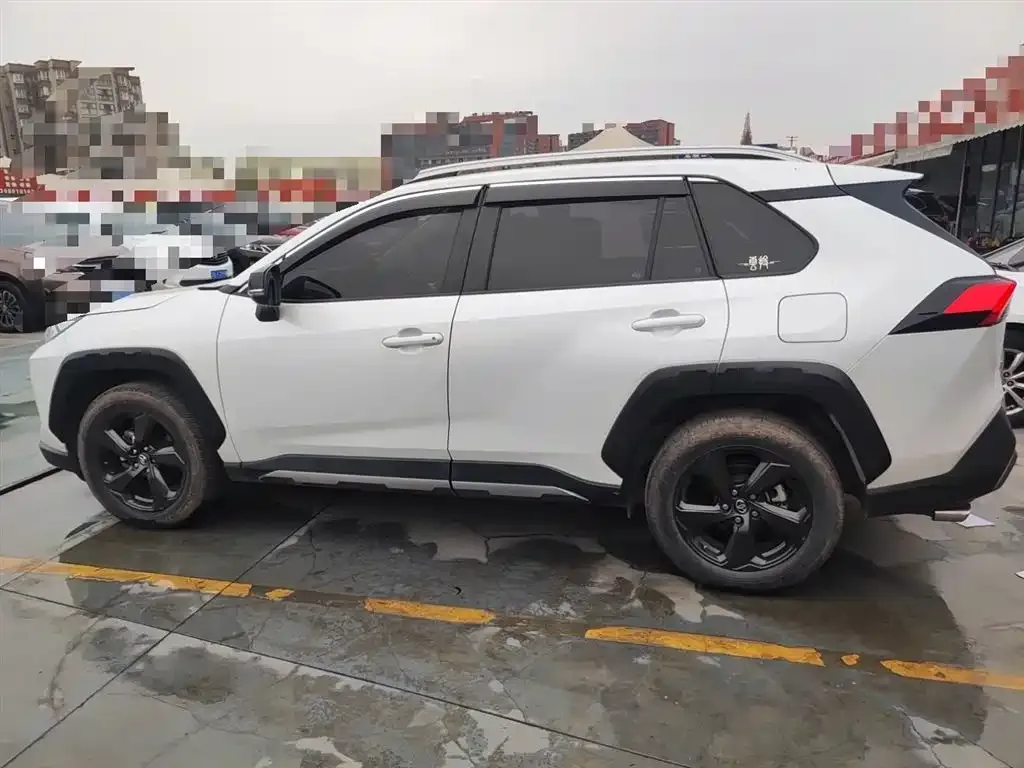 Toyota RAV4 2023 из CN, фото 8