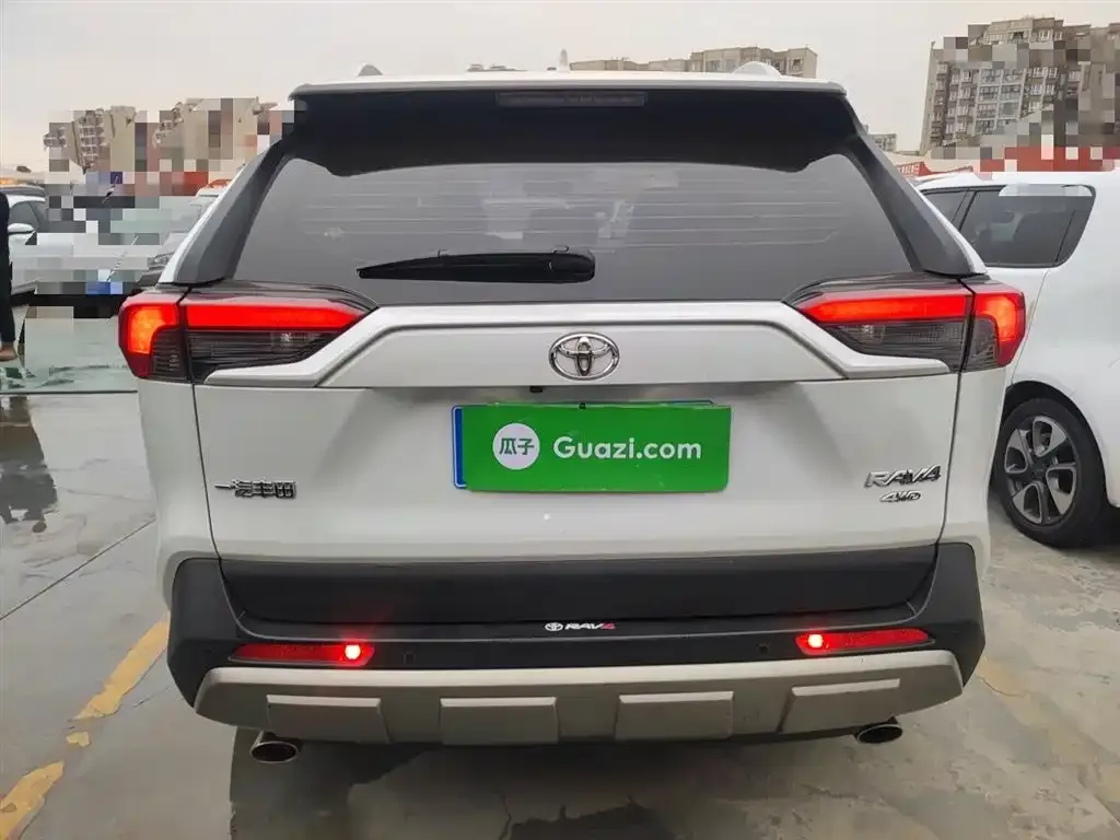 Toyota RAV4 2023 из CN, фото 2