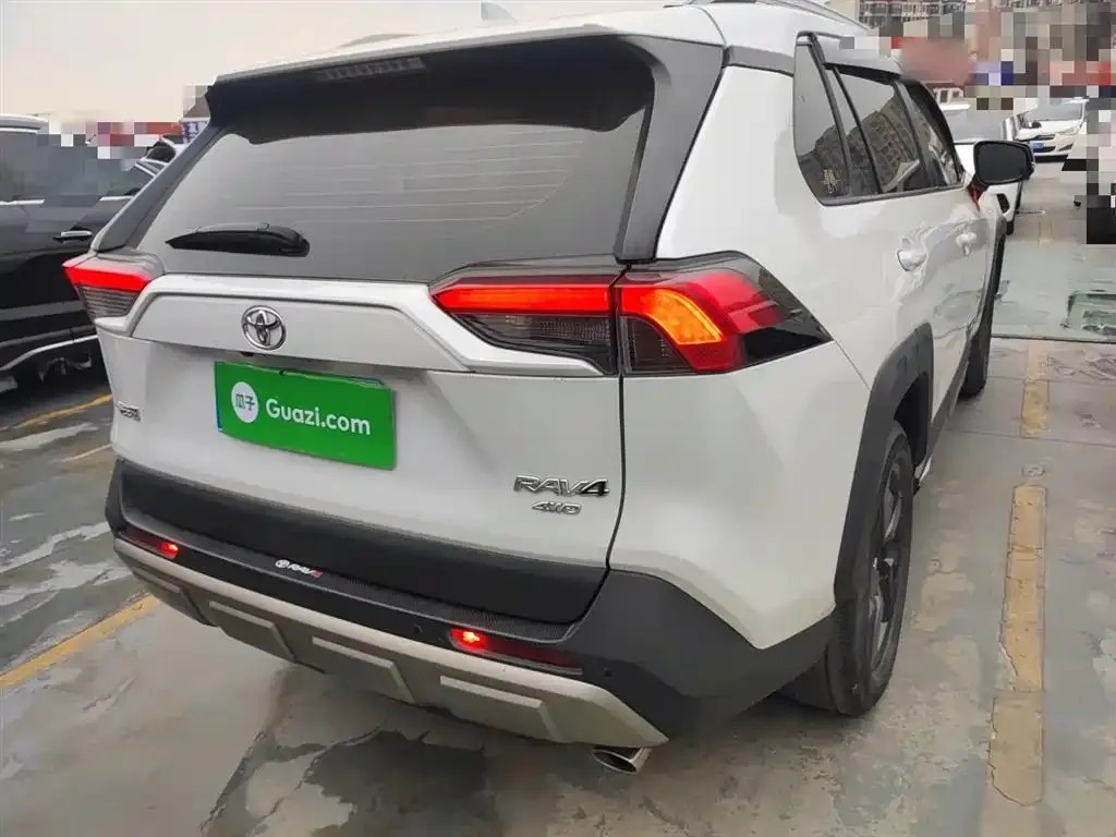 Toyota RAV4 2023 из CN, фото 6