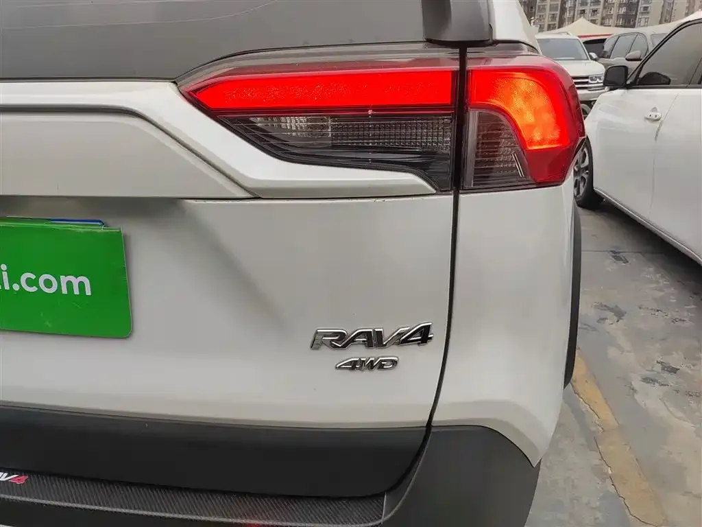 Toyota RAV4 2023 из CN, фото 4