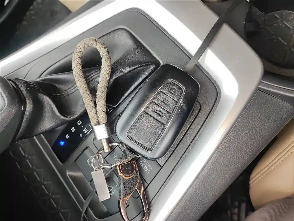 Toyota RAV4 2023 из CN, фото 10