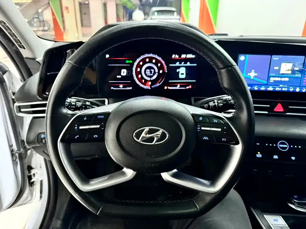 Hyundai Elantra — фото 5