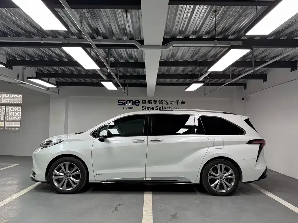 Toyota Sienna 2024 из CN, фото 5