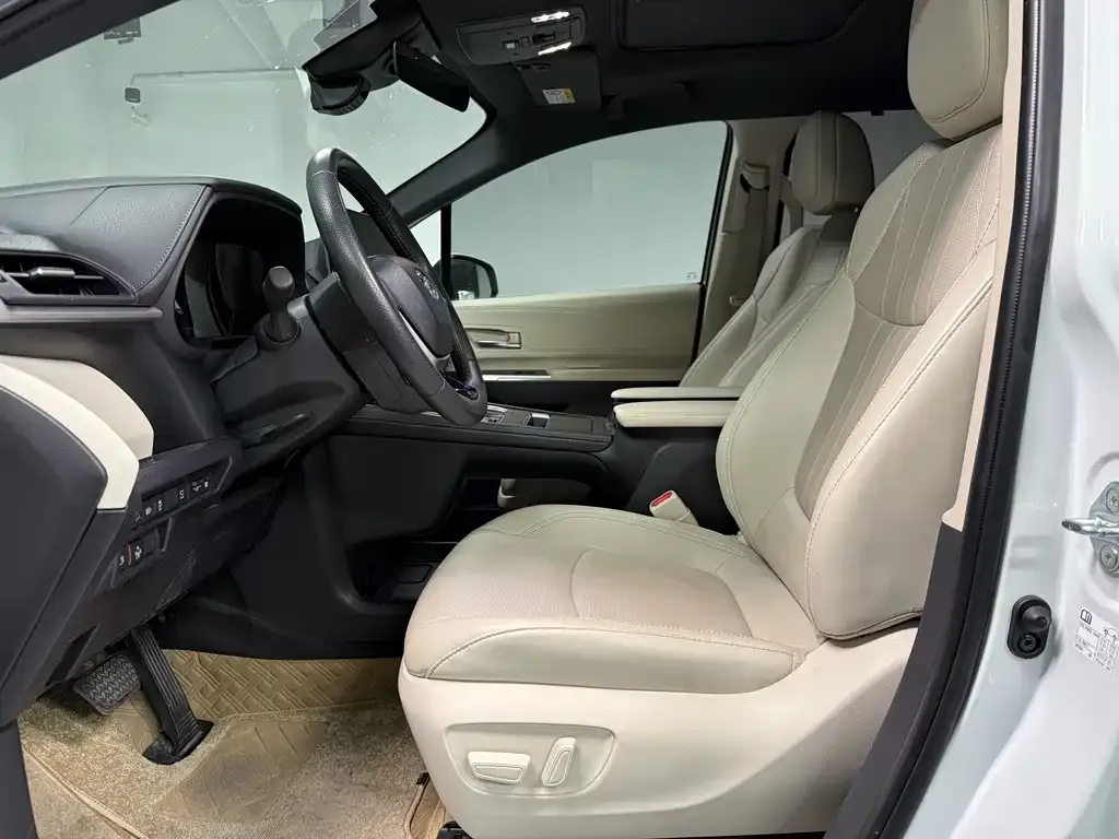 Toyota Sienna 2024 из CN, фото 8