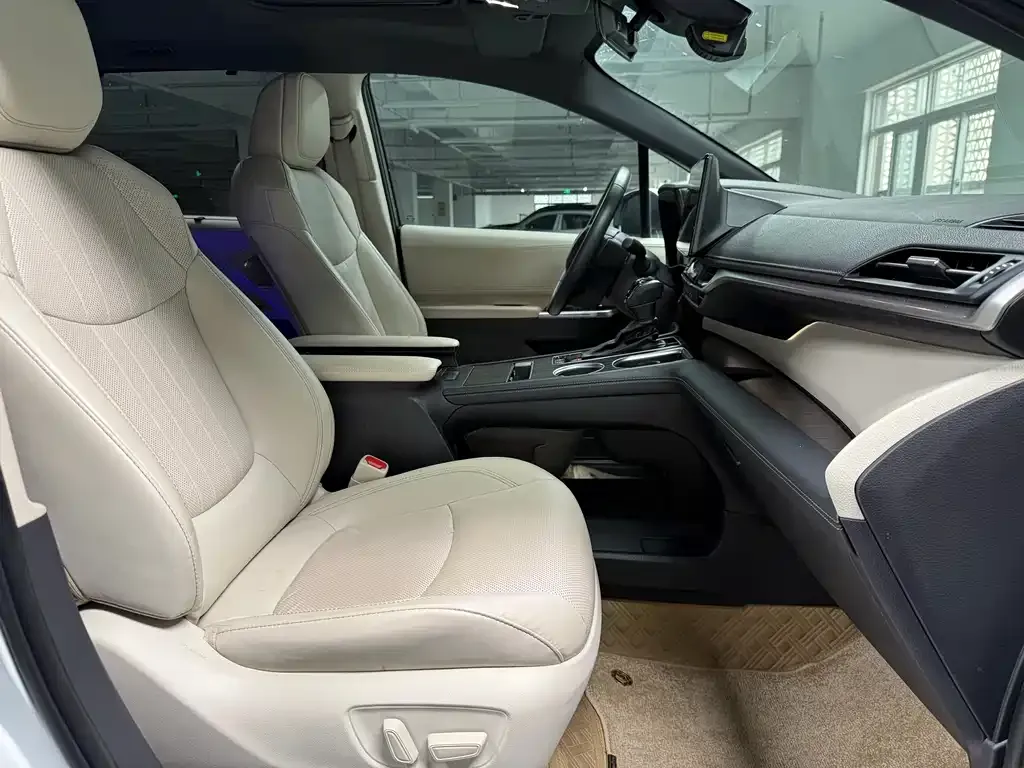 Toyota Sienna 2024 из CN, фото 3
