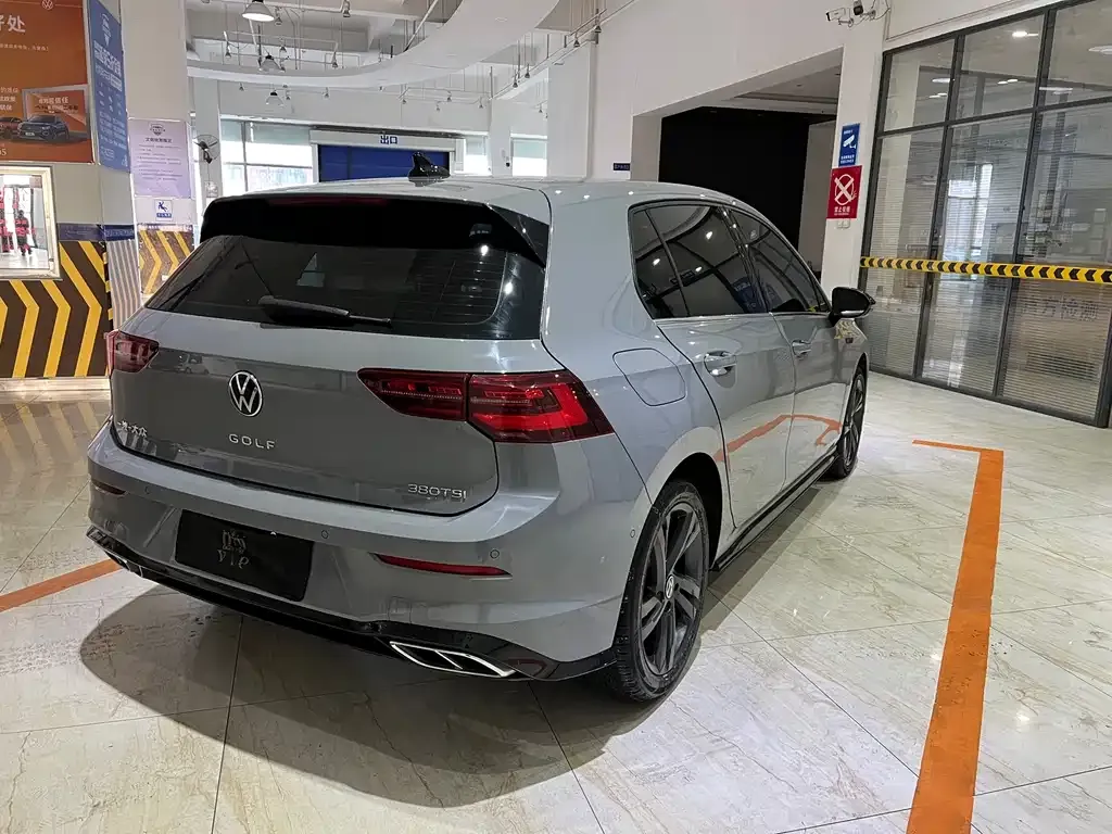 Volkswagen Golf 2023 из CN, фото 10