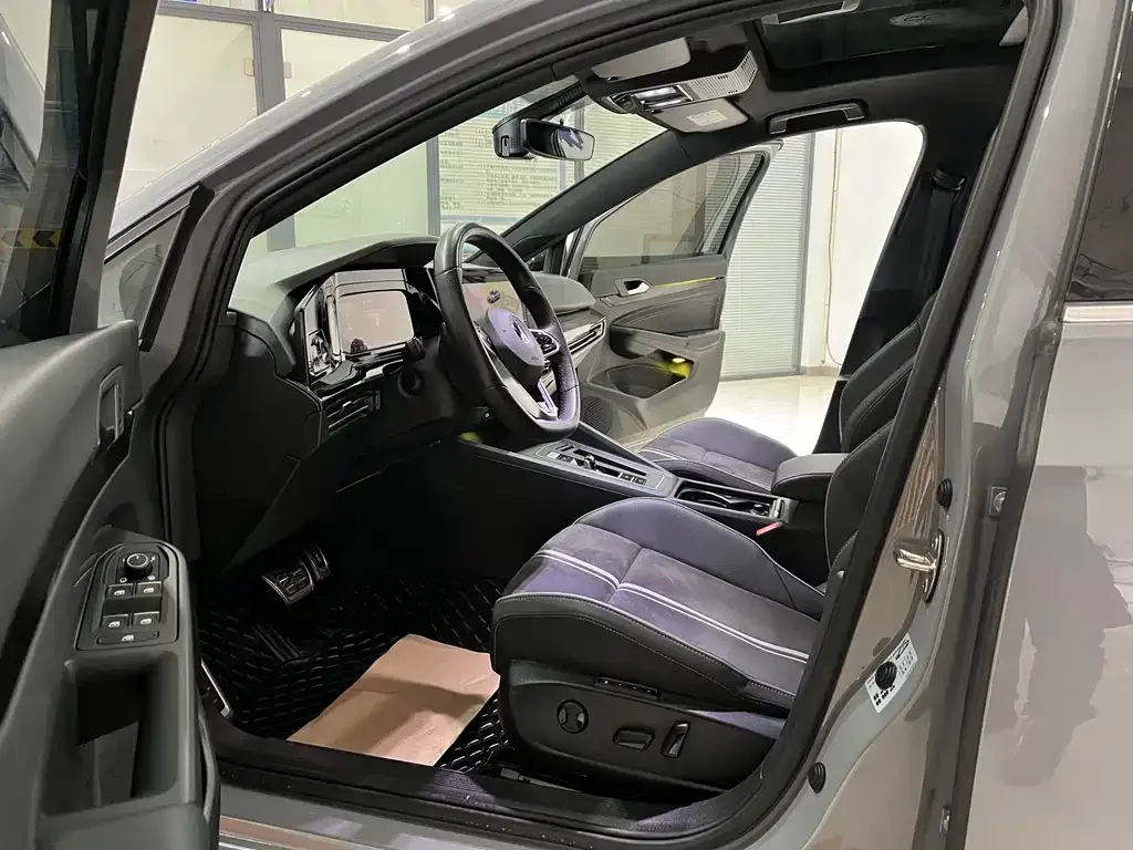 Volkswagen Golf 2023 из CN, фото 4