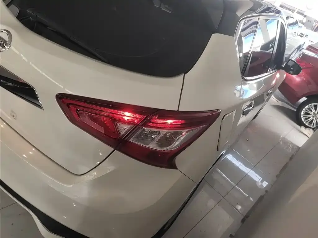 Nissan Tiida 2022 из CN, фото 4