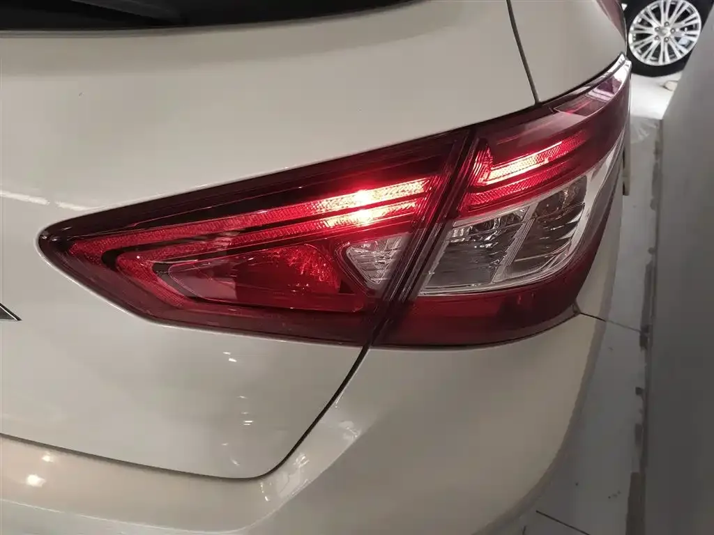 Nissan Tiida 2022 из CN, фото 7