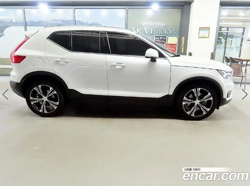 Volvo XC40 — фото 4