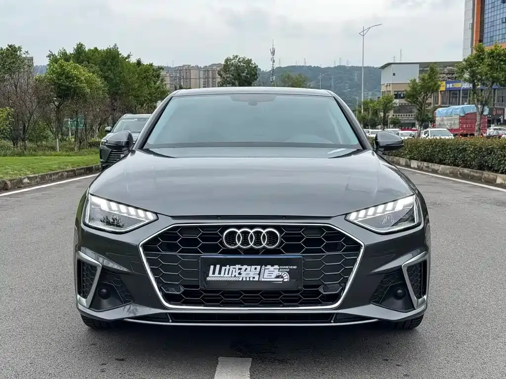 Audi A4L 2021 из CN, фото 2
