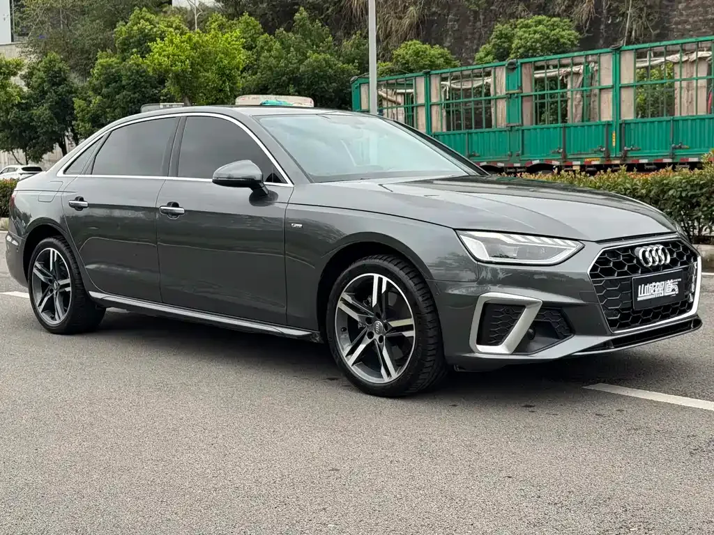 Audi A4L 2021 из CN, фото 3