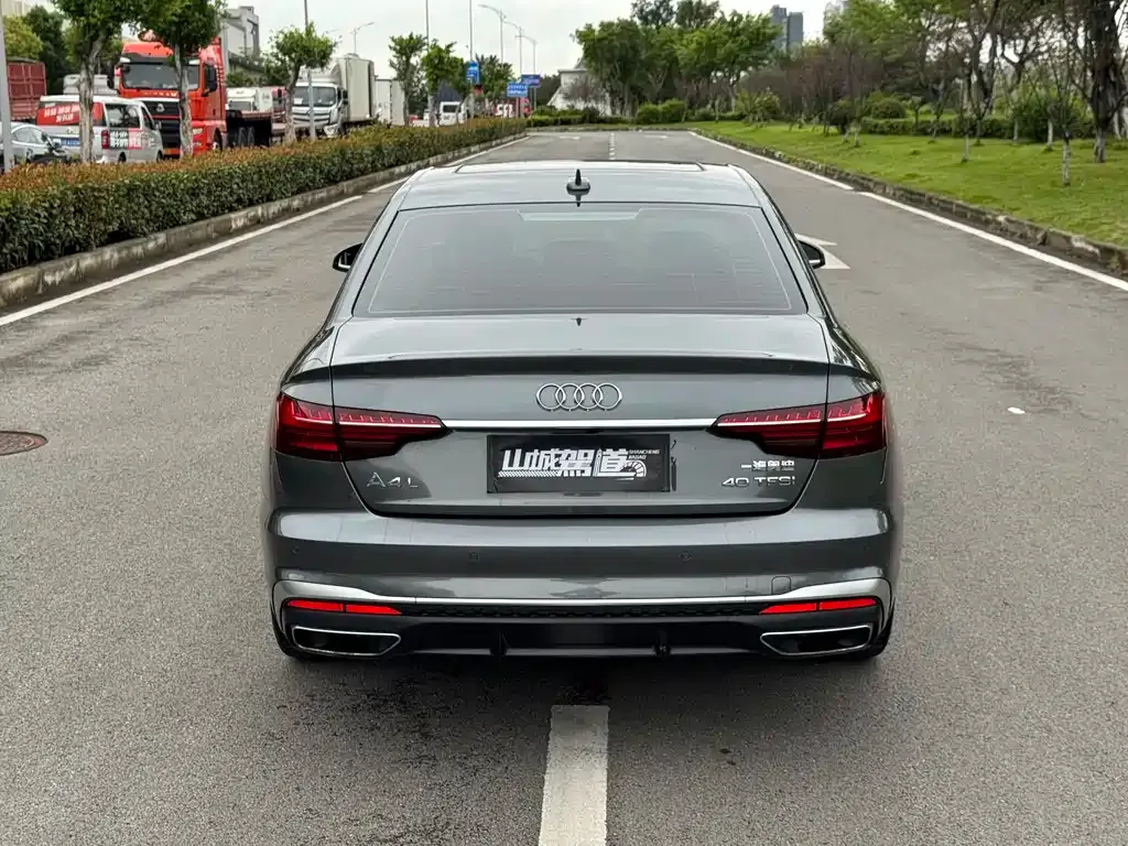 Audi A4L 2021 из CN, фото 4