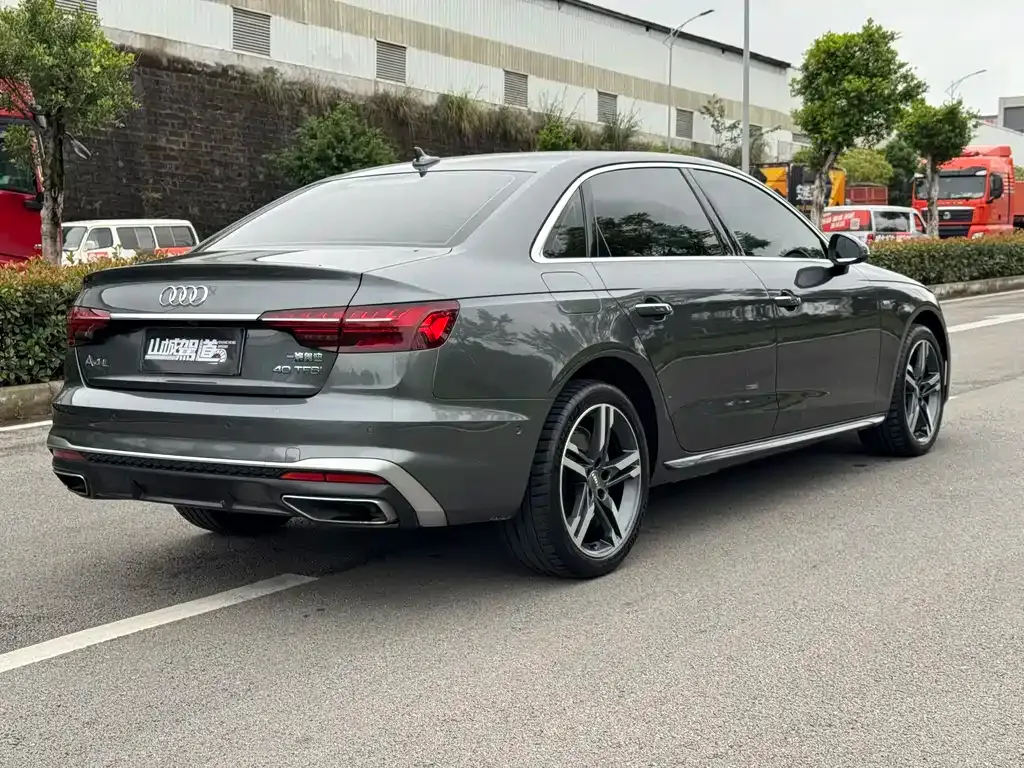 Audi A4L 2021 из CN, фото 6