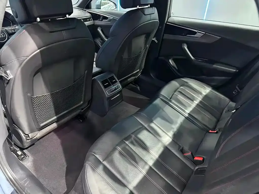 Audi A4L 2022 из CN, фото 7