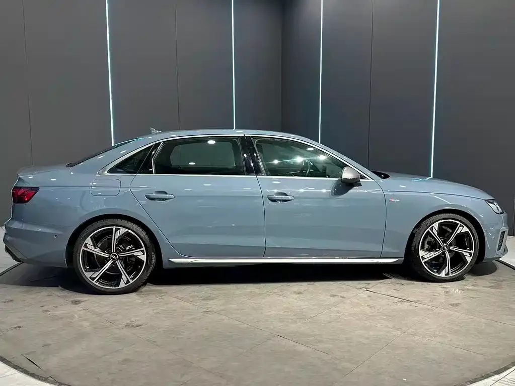 Audi A4L 2022 из CN, фото 5