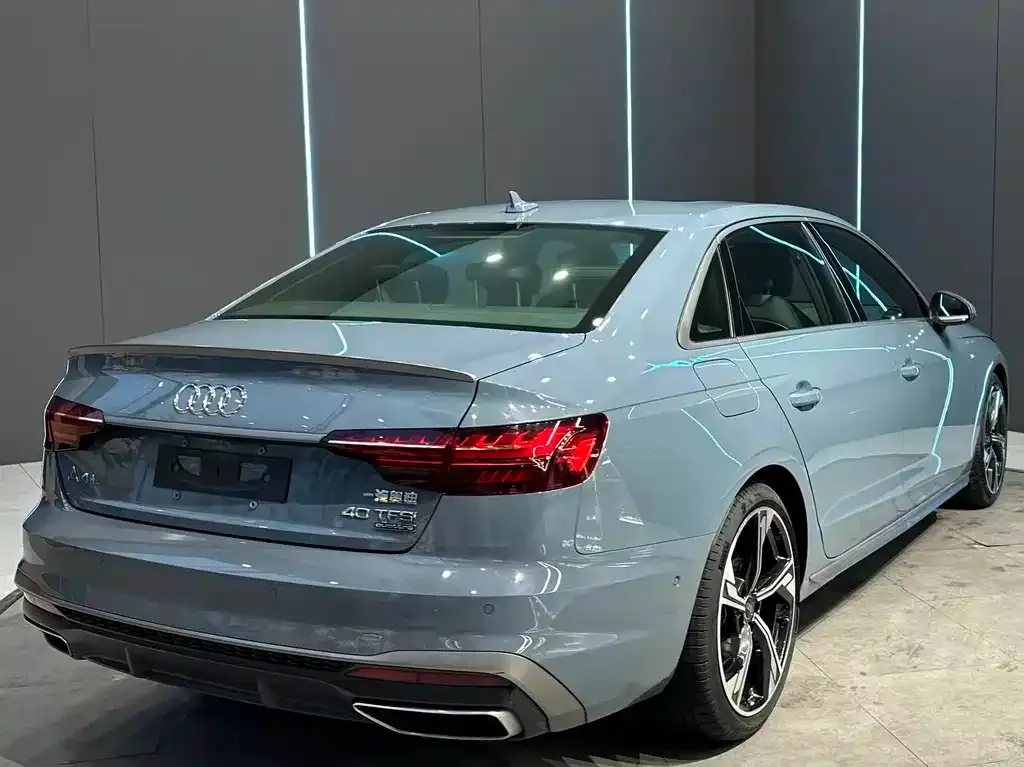 Audi A4L 2022 из CN, фото 4