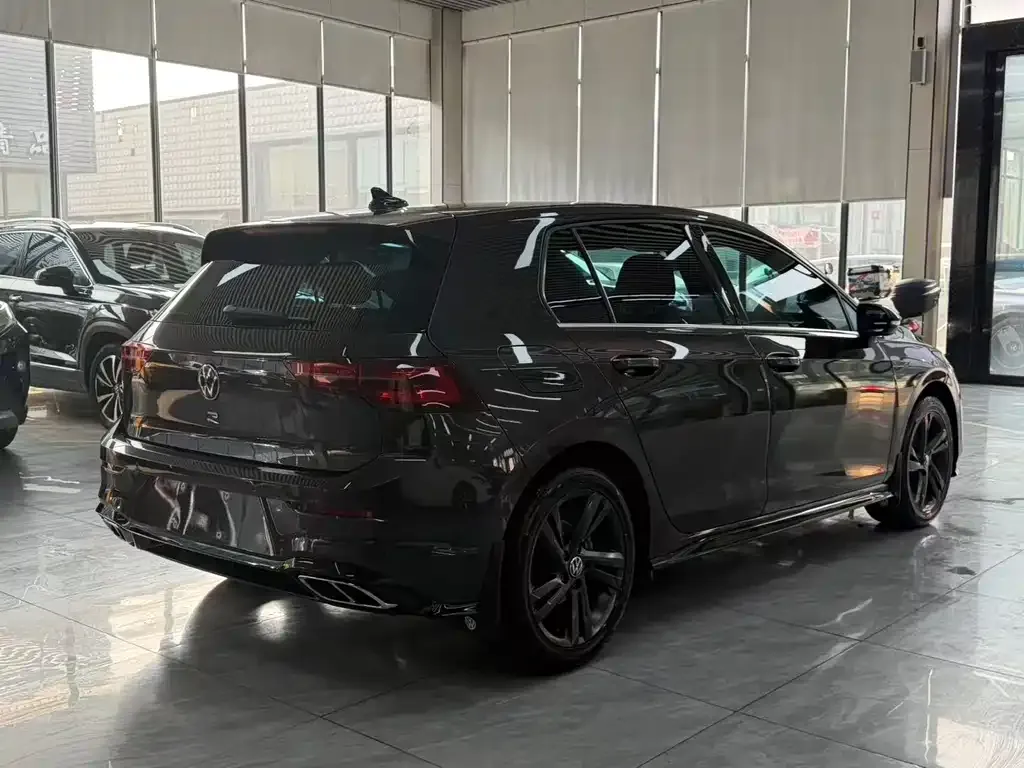 Volkswagen Golf 2023 из CN, фото 10