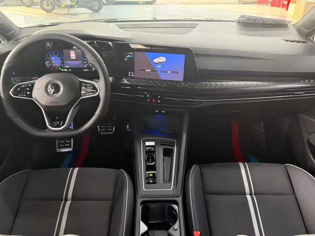 Volkswagen Golf 2023 из CN, фото 7