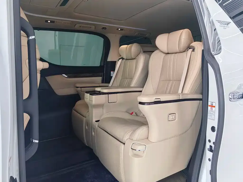 Toyota Alphard — фото 7