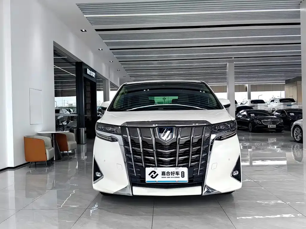 Toyota Alphard — фото 8