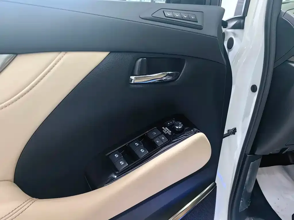 Toyota Alphard — фото 3