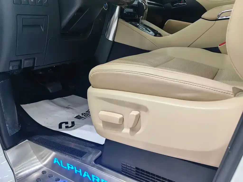 Toyota Alphard — фото 6