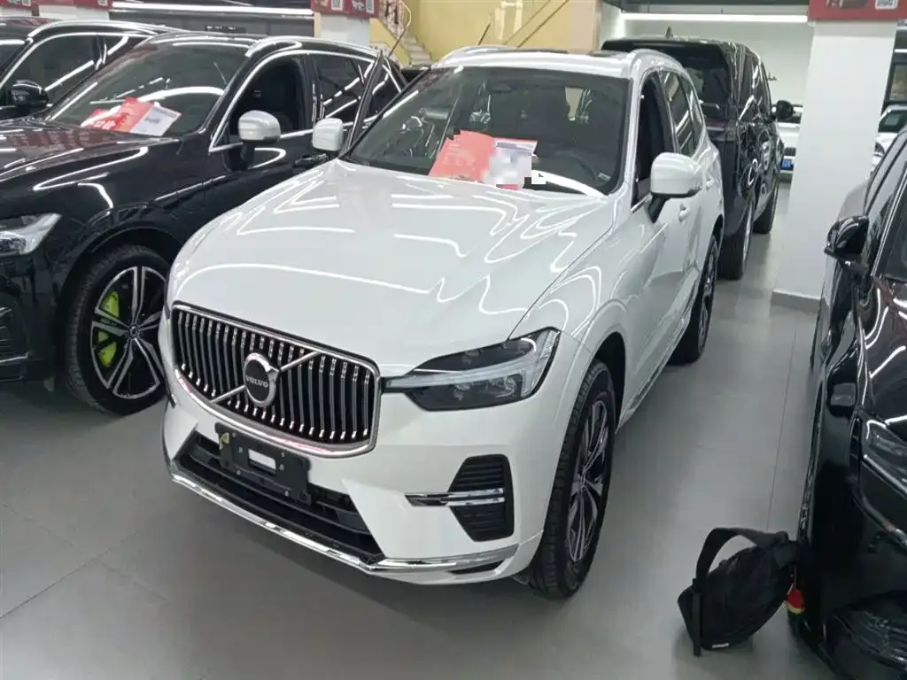 Volvo XC60 — фото 1
