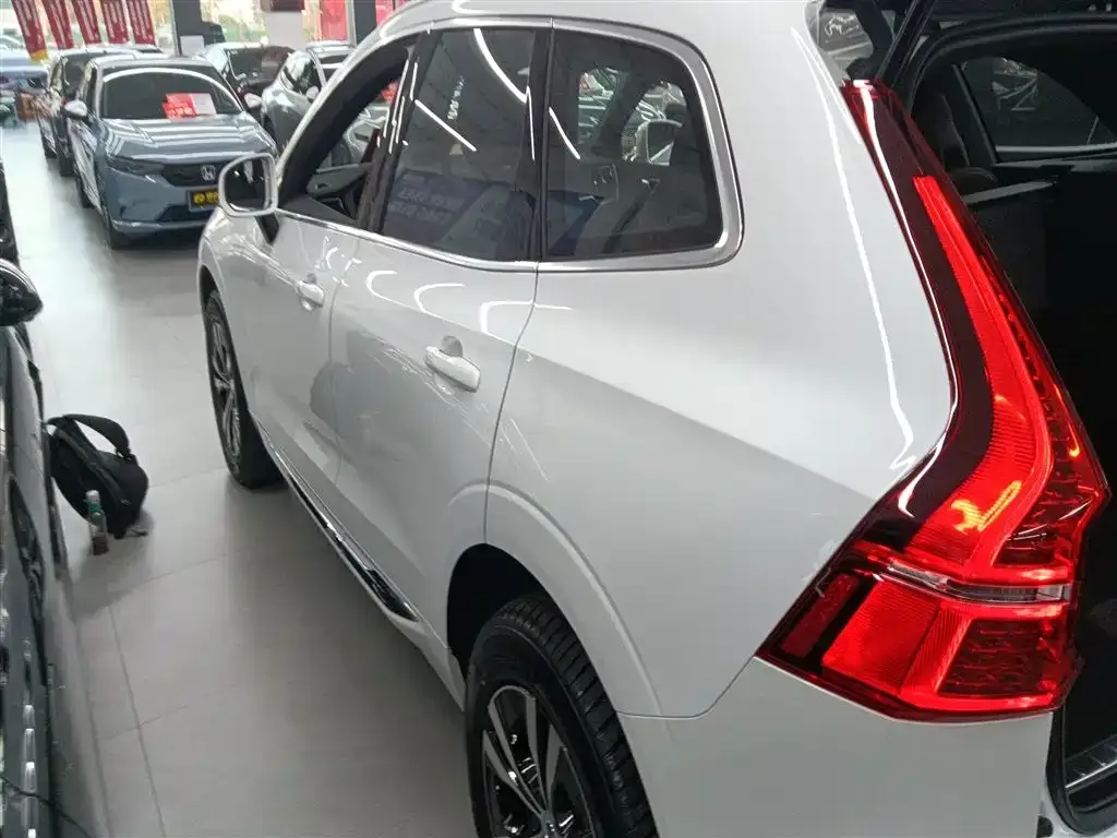 Volvo XC60 — фото 2