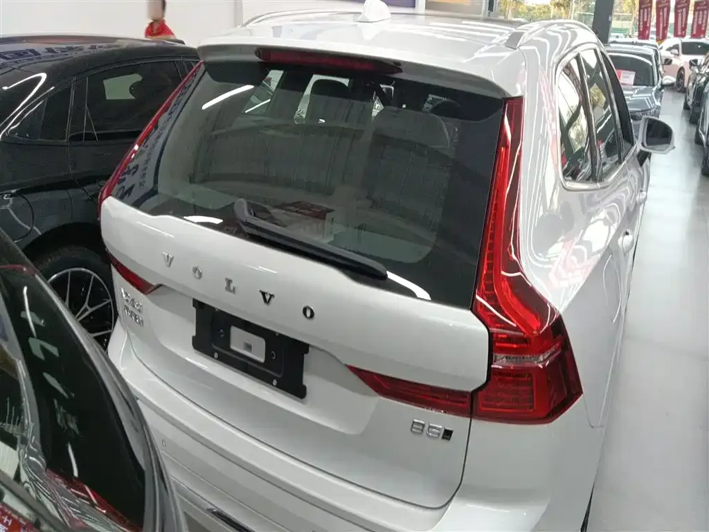 Volvo XC60 — фото 10