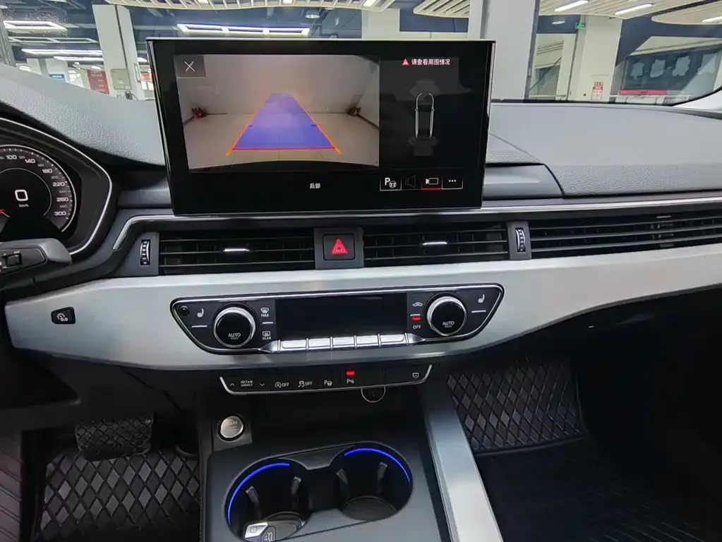 Audi A4L 2022 из CN, фото 6