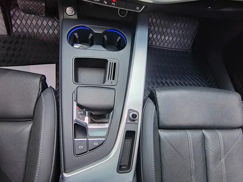 Audi A4L 2022 из CN, фото 8