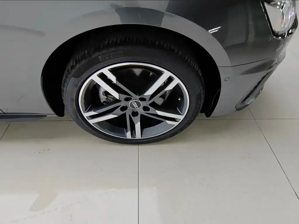 Audi A4L 2022 из CN, фото 2