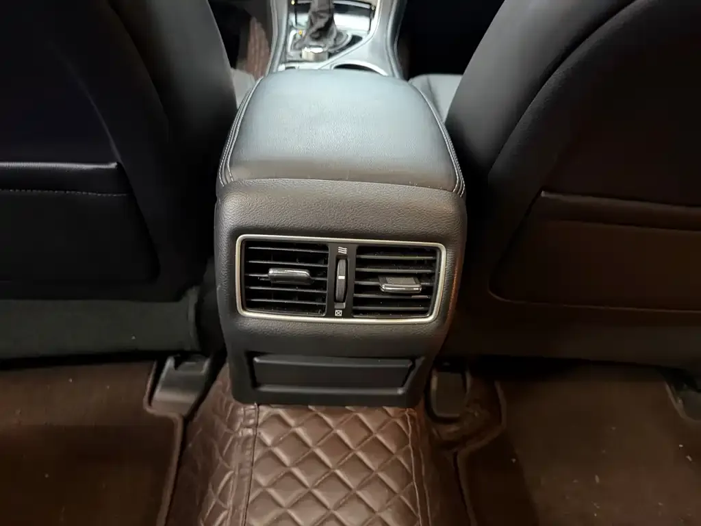 Infiniti Q50L 2023 из CN, фото 10