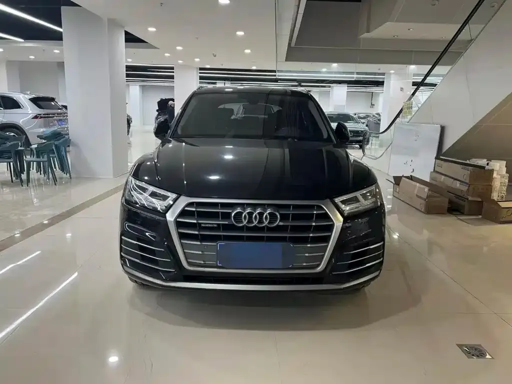 Audi Q5L 2021 из CN, фото 2