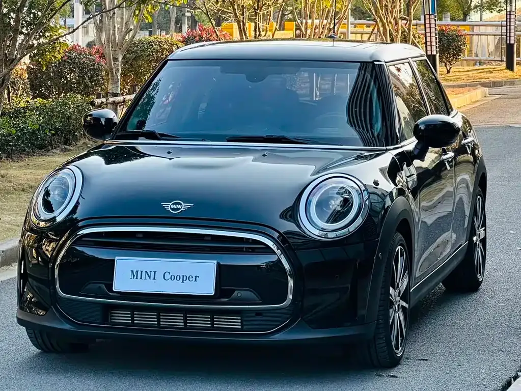 MINI Cooper (3-door) 2023 из CN, фото 1