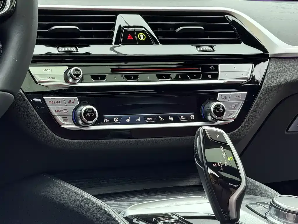 BMW 5 Series — фото 10