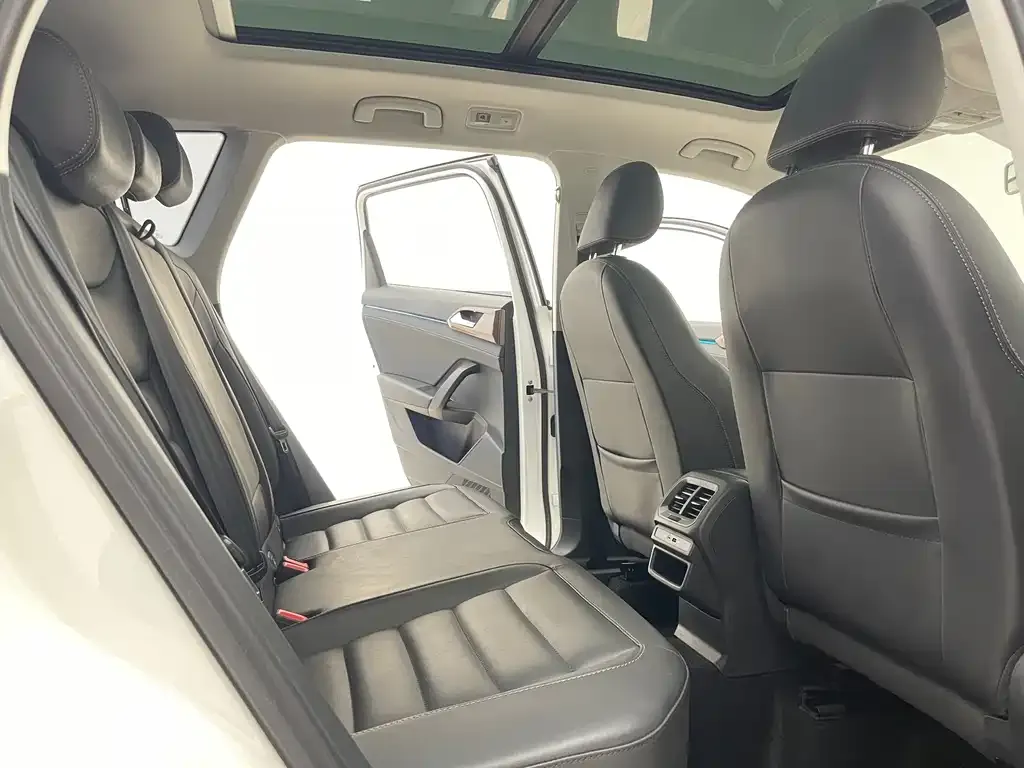 Volkswagen Tharu 2021 из CN, фото 10