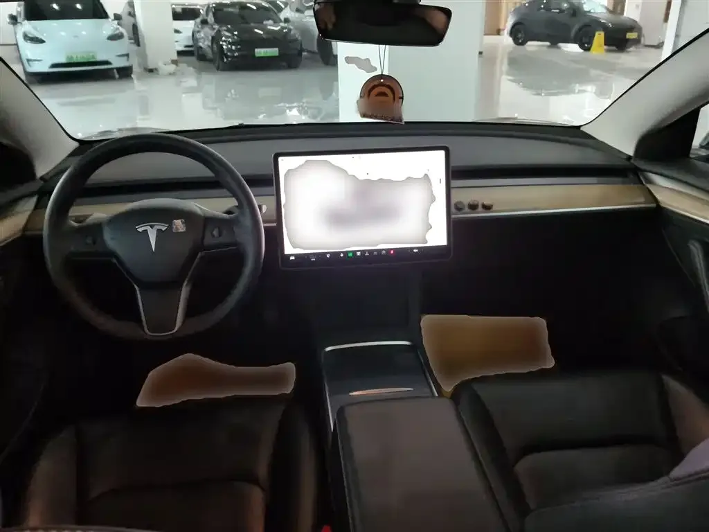 Tesla Model 3 — фото 10